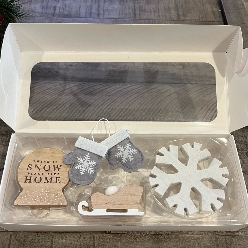 Target 🎯 “ Snowflake & Mitten” 5 Count Tiered Tray Props